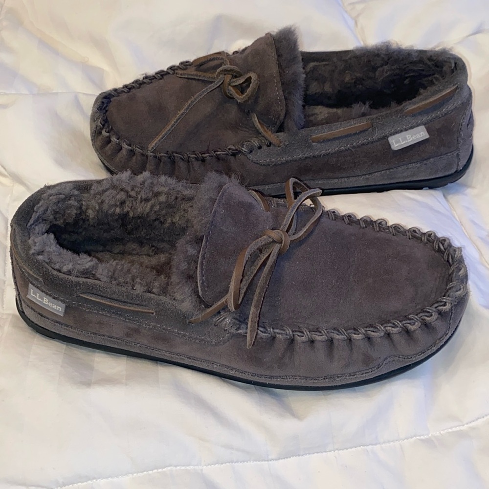 Women’s LL Bean size 9 Grey Shearling Moccasin Slippers
